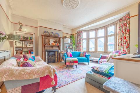 3 bedroom semi-detached house for sale, Southbourne Grove, Westcliff-On-Sea
