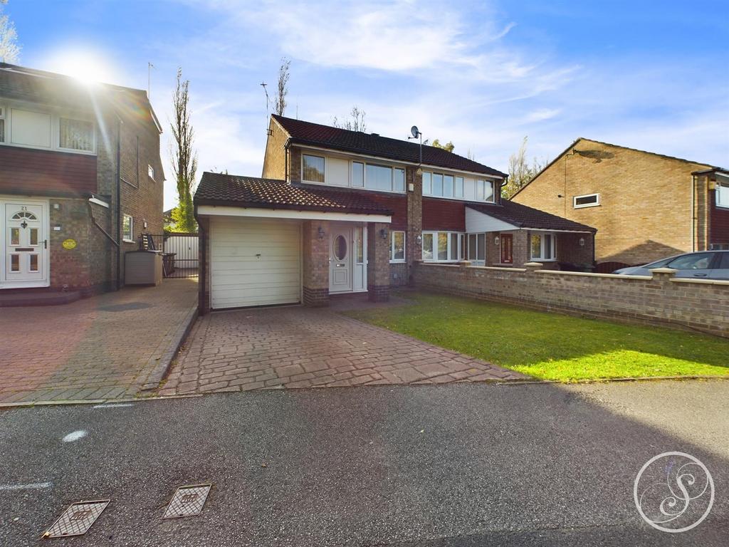Turnberry Drive, Leeds 3 bed semidetached house for sale £350,000