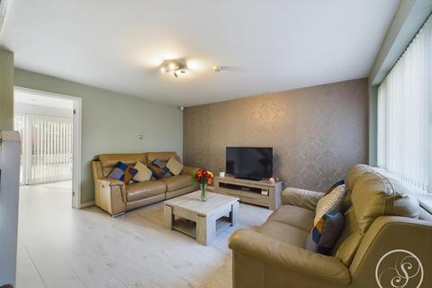 3 bedroom semi-detached house for sale, Turnberry Drive, Leeds