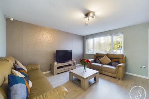 3 bedroom semi-detached house for sale - Turnberry Drive, Leeds