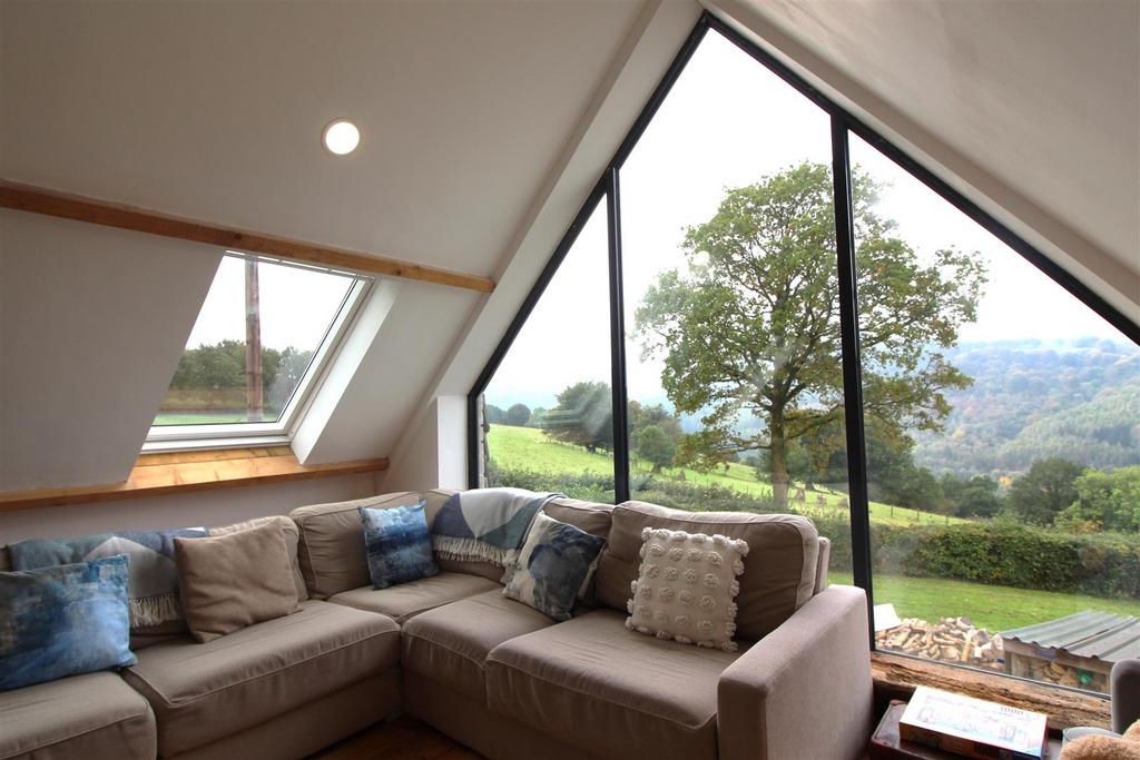Twyn Gwyn Farm Lane, Mynyddislwyn NP11 4 bed cottage for sale £599,000