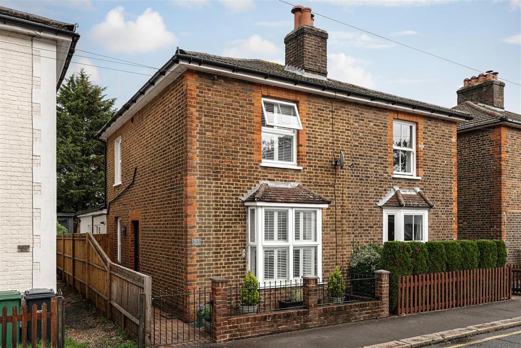 Holmesdale Road, Reigate 3 bed semidetached house for sale £650,000