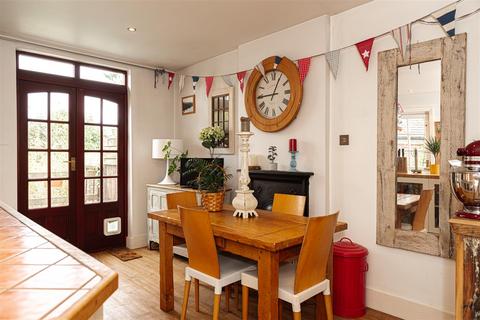 31 Chartfield Road, Reigate, RH2 7JZ