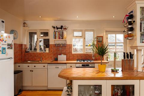 31 Chartfield Road, Reigate, RH2 7JZ