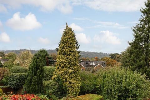 31 Chartfield Road, Reigate, RH2 7JZ