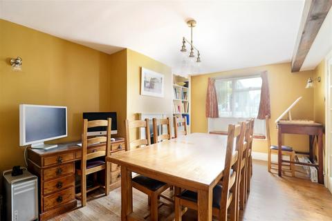 2 Alma Terrace, Paganhill, Stroud, GL5 4AR