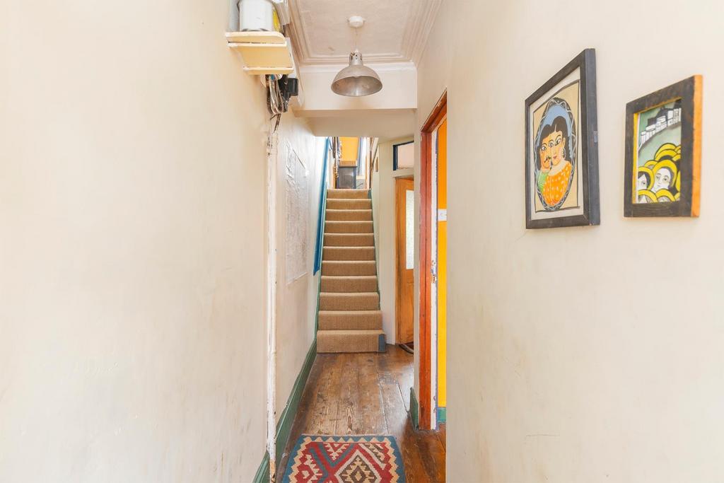TEERTSRETSOF32 - Hallway B.jpg