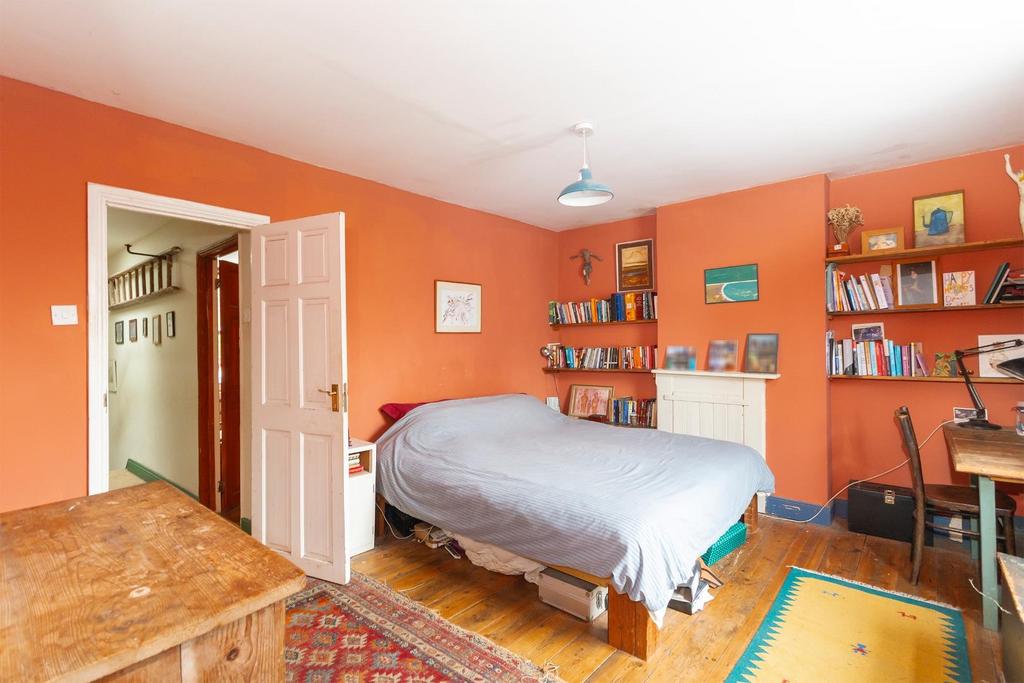 TEERTSRETSOF32 - Bedroom D.jpg