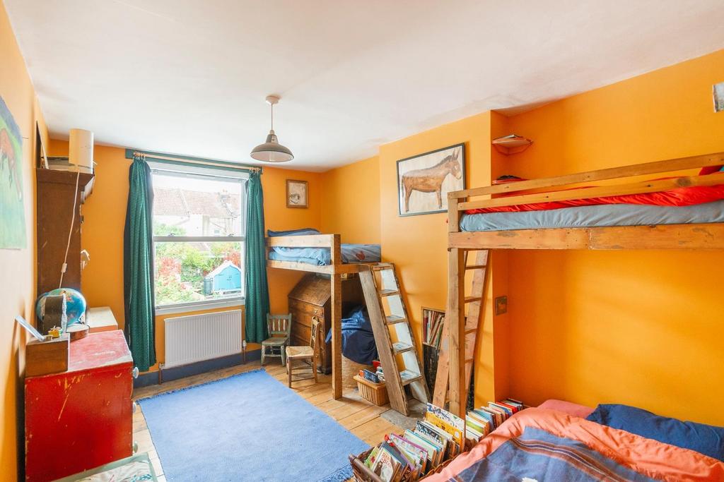 TEERTSRETSOF32 - Bedroom C.jpg