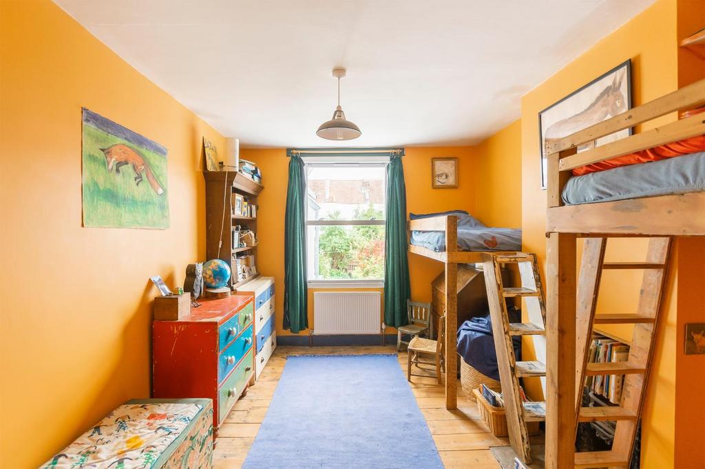 TEERTSRETSOF32 - Bedroom B.jpg