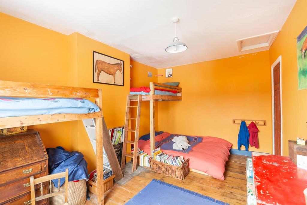 TEERTSRETSOF32 - Bedroom A.jpg