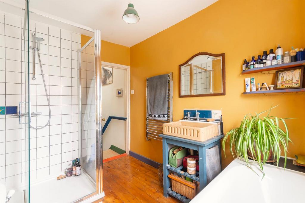 TEERTSRETSOF32 - Bathroom B.jpg