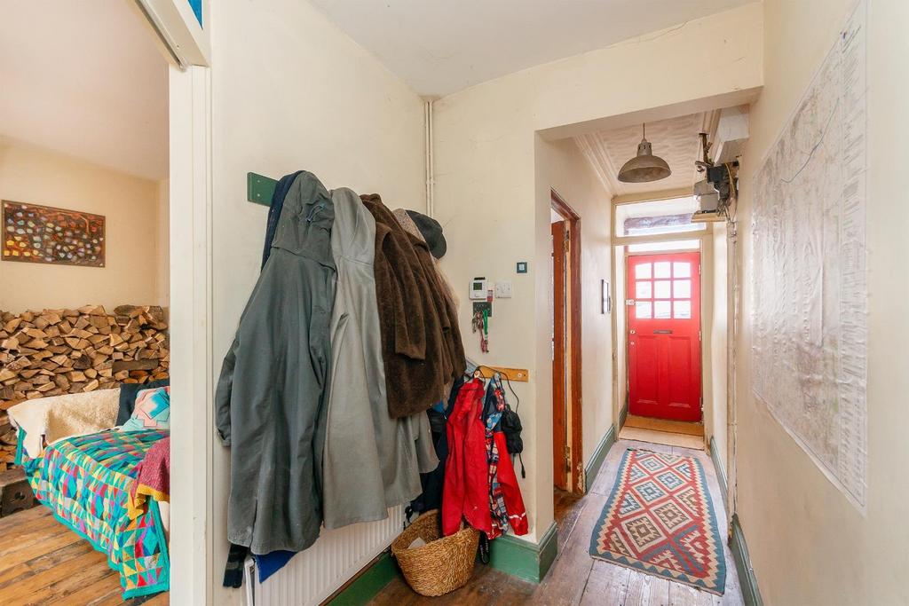 TEERTSRETSOF32 - Hallway A.jpg