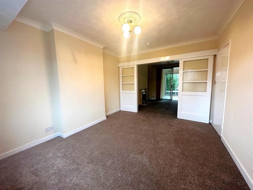 B Parkfield Road, Stourbridge 3 bed semidetached house to rent £