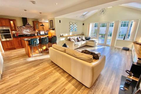 4 bedroom detached house for sale, Lutyens Close, Macclesfield