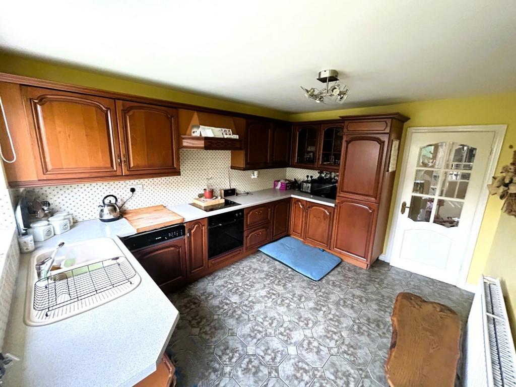 Kitchen 1.JPG