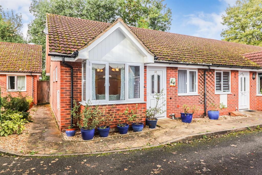 Beresford Gardens, Oswestry 2 bed semidetached bungalow for sale £