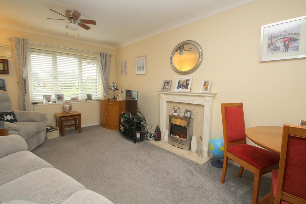 Albany Place, Egham, TW20 2 bed retirement property for sale £180,000