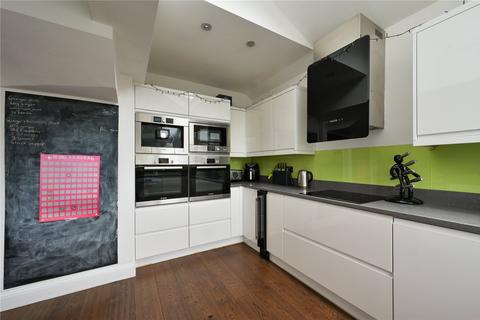 10 Bandon Rise, Wallington, SM6 8PT