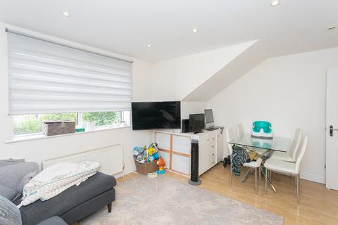 1 bedroom apartment for sale, Harwoods Road, Watford, Hertfordshire, WD18