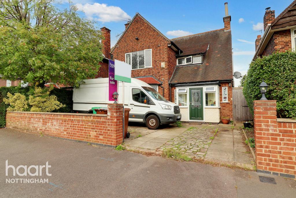 Aspley Park Drive, Aspley 3 bed detached house £300,000