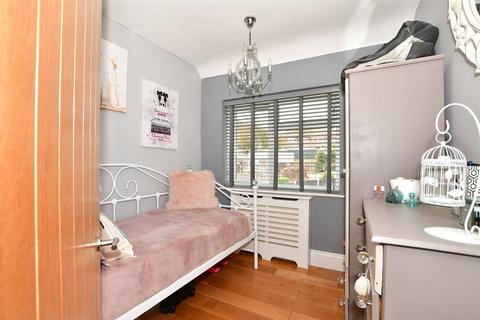 2 Lockyer Road, Purfleet-on-thames, RM19 1RU