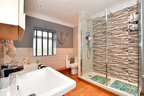 2 Lockyer Road, Purfleet-on-thames, RM19 1RU