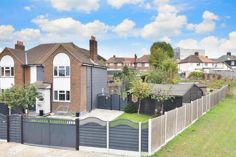 2 Lockyer Road, Purfleet-on-thames, RM19 1RU