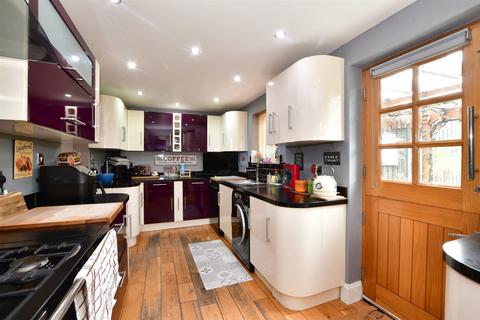 2 Lockyer Road, Purfleet-on-thames, RM19 1RU