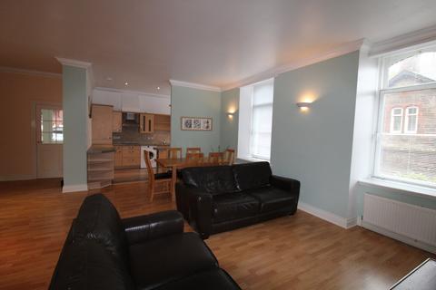 3 bedroom flat to rent, Scrimgeour Place, City Centre, Dundee, DD3