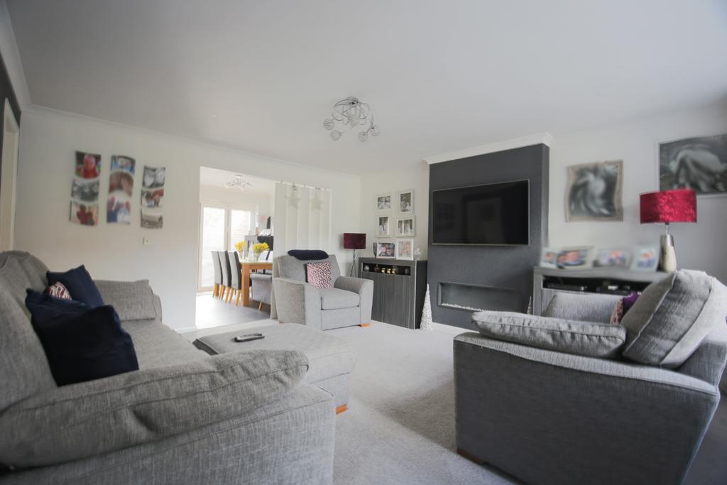 Bideford Green, Leighton Buzzard LU7 4 bed terraced house for sale £