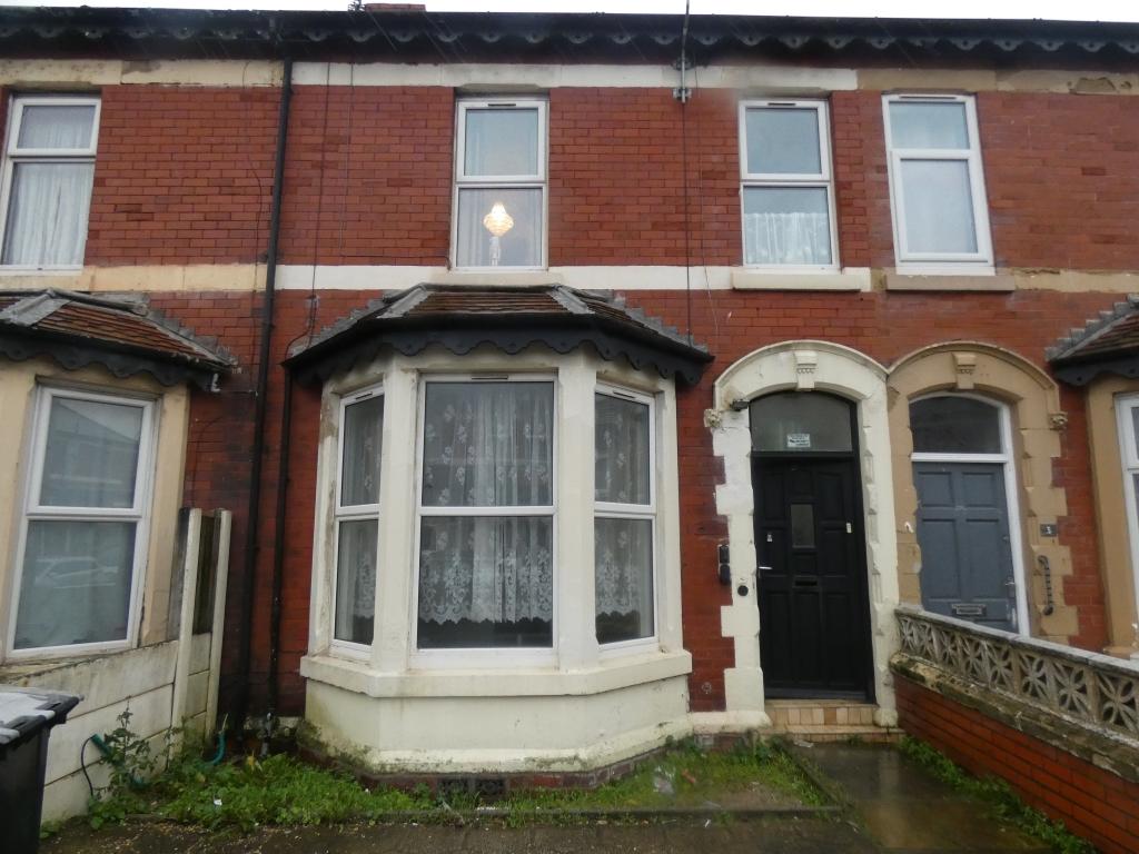 CLIFFORD ROAD, BLACKPOOL, FY1 2PU 2 bed ground floor flat to rent £