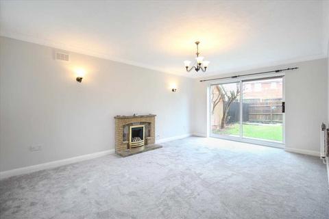 4 bedroom detached house to rent, Brooks Close, Burton Latimer