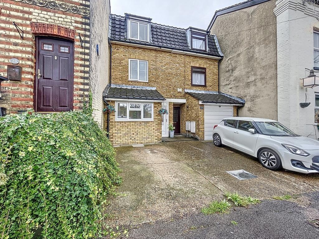 Constitution Hill, Snodland, ME6 4 bed terraced house for sale £340,000