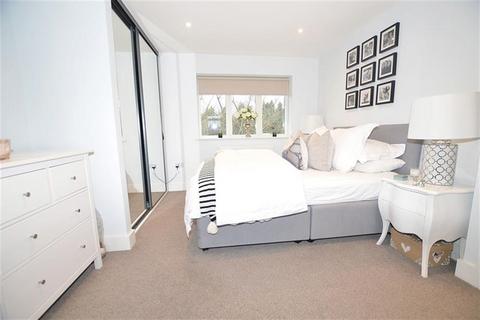 2 bedroom apartment to rent, Grove Road, South Woodford, E18