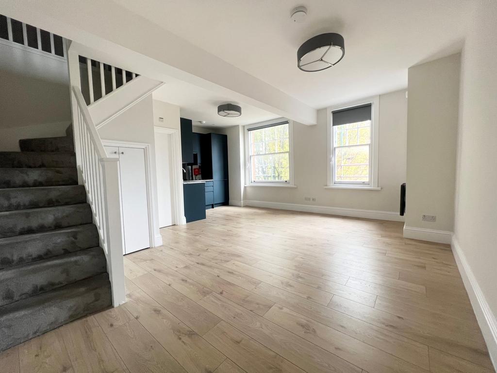 Station Road, Winchmore Hill, N21 1 bed apartment £1,675 pcm (£387 pw)