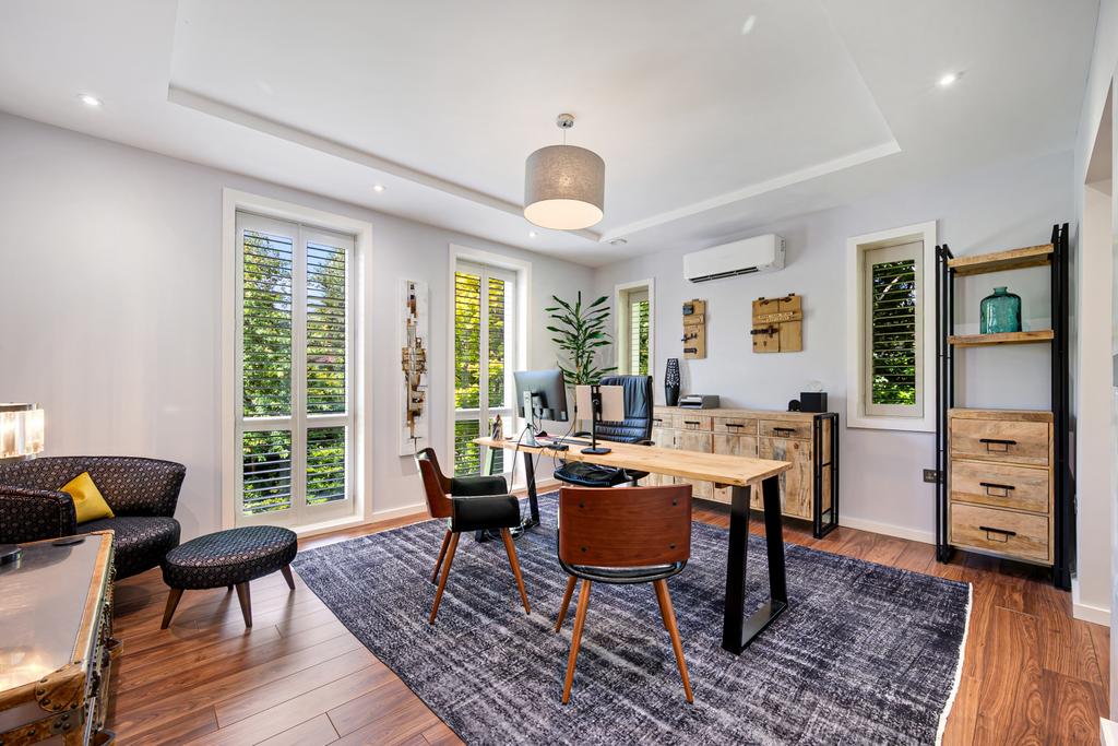 Bedroom/Office