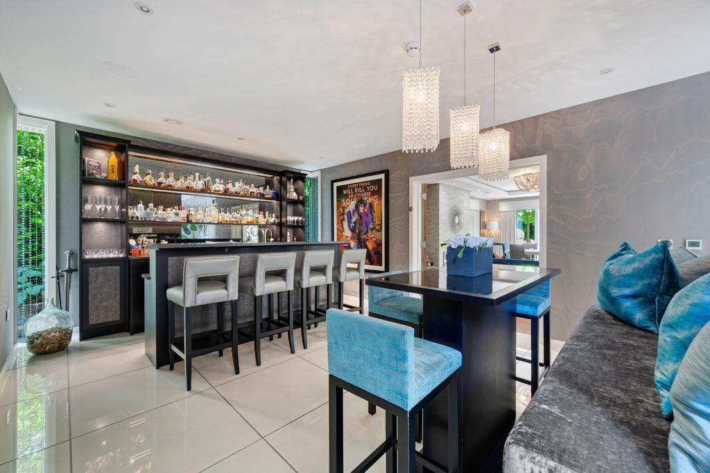 Dining Room/Bar