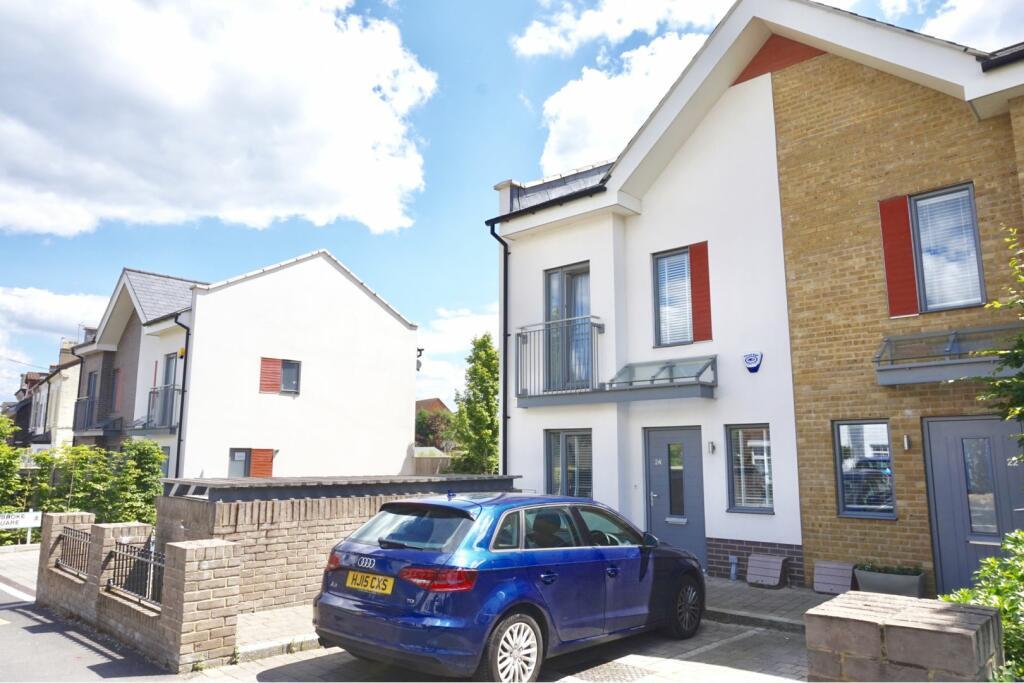 4 Bed End of Terrace House