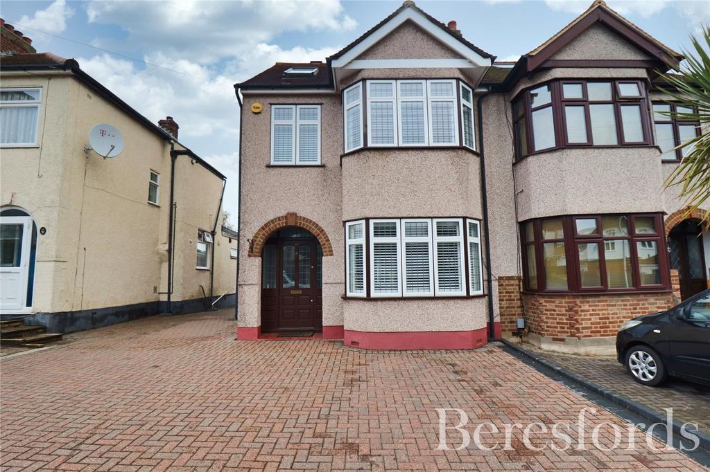 Windsor Road, Hornchurch, RM11 4 bed semidetached house for sale £