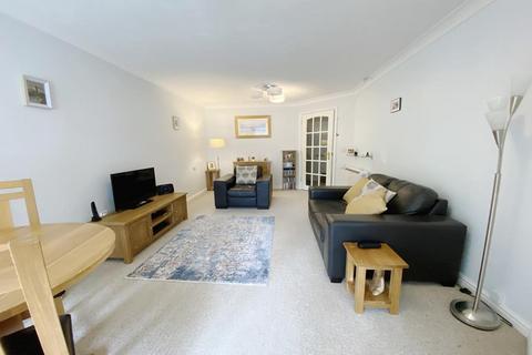 1 bedroom flat for sale, 179 Station Road West Moors, Ferndown BH22 0HR