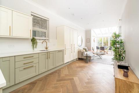 2 bedroom flat for sale, Roehampton Lane (Garden Flat), SW15