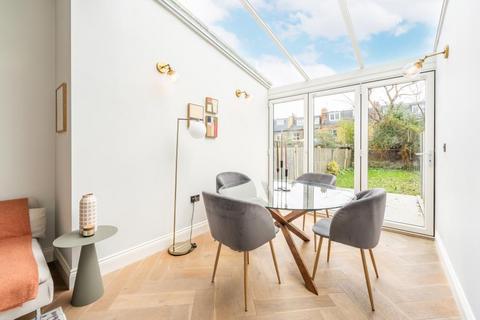 2 bedroom flat for sale, Roehampton Lane (Garden Flat), SW15