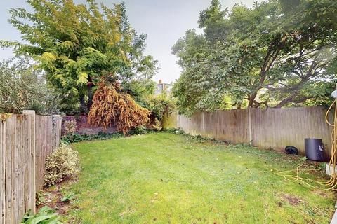 2 bedroom flat for sale, Roehampton Lane (Garden Flat), SW15