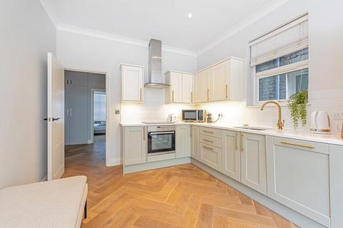 2 bedroom flat for sale, Roehampton Lane (Garden Flat), SW15