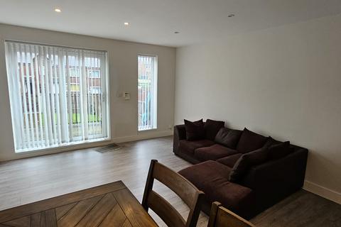 3 bedroom semi-detached house to rent, Rainsough Brow, Prestwich M25