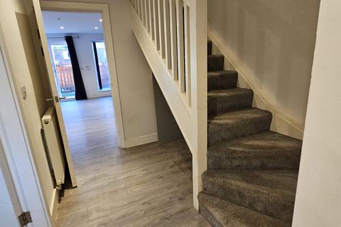 3 bedroom semi-detached house to rent, Rainsough Brow, Prestwich, Manchester M25