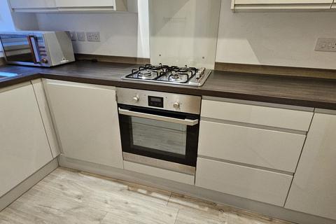 3 bedroom semi-detached house to rent, Rainsough Brow, Prestwich, Manchester M25