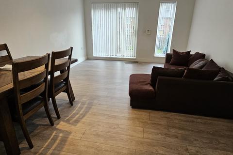 3 bedroom semi-detached house to rent, Rainsough Brow, Prestwich, Manchester M25