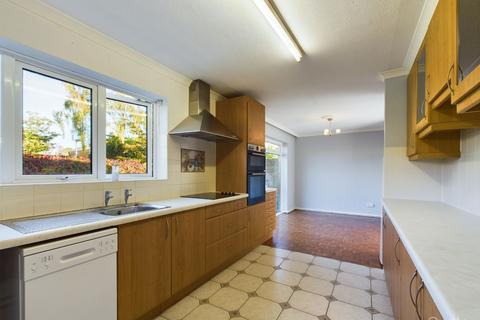 4 bedroom detached house to rent - Court Wood Lane, Croydon